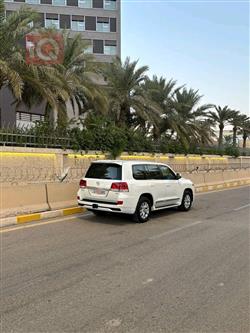 تۆیۆتا لاند کروزەر